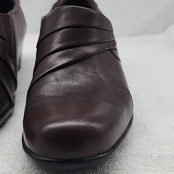 CLARKS BANDABLES BROWN HEELED LOAFERS BOOTIES LEATHER LADIES 8.5 GUC BROWN - Picture 3 of 16
